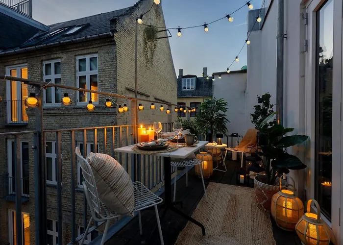 Sanders Leaves - Chic Three-Bedroom Apartment In Downtown Copenhagen