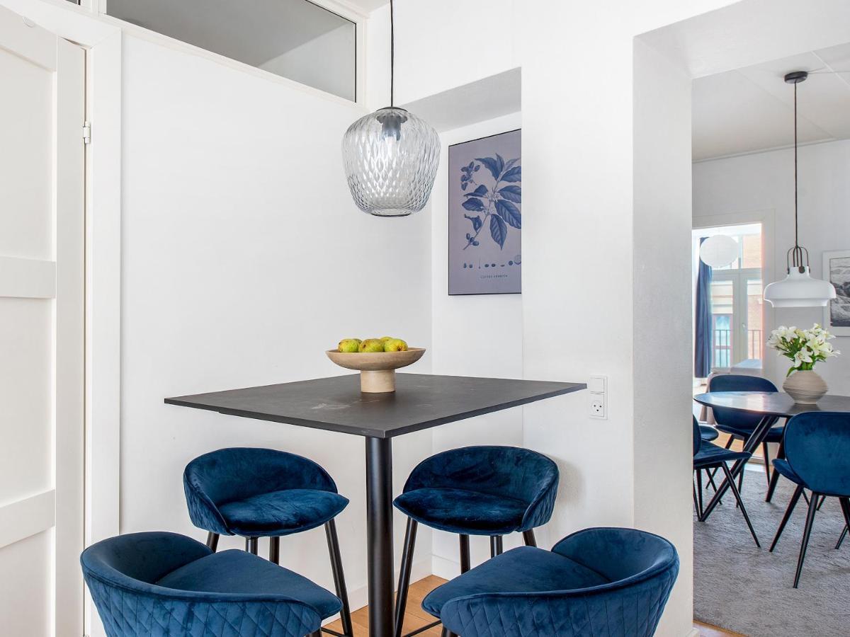 Sanders Leaves - Chic Three-bedroom In Downtown *