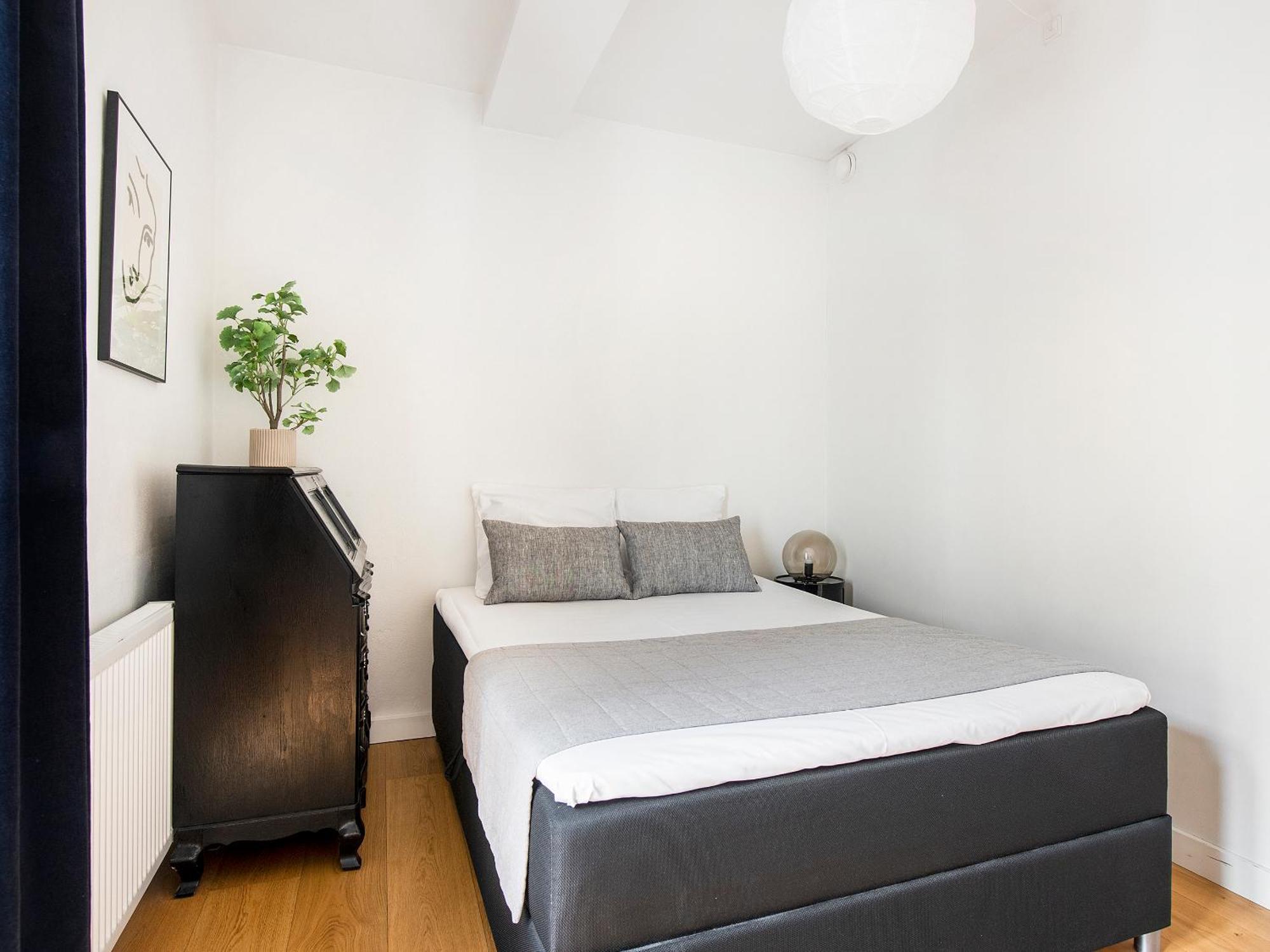 Sanders Leaves - Chic Three-bedroom In Downtown