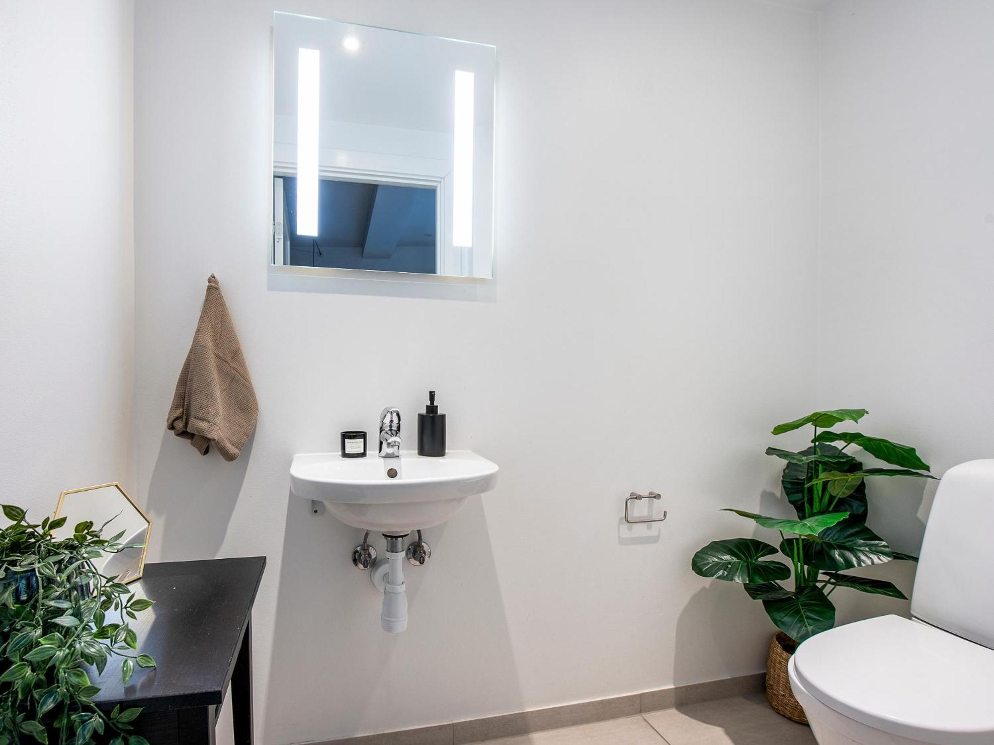 Sanders Leaves - Chic Three-bedroom In Downtown Lejlighed *