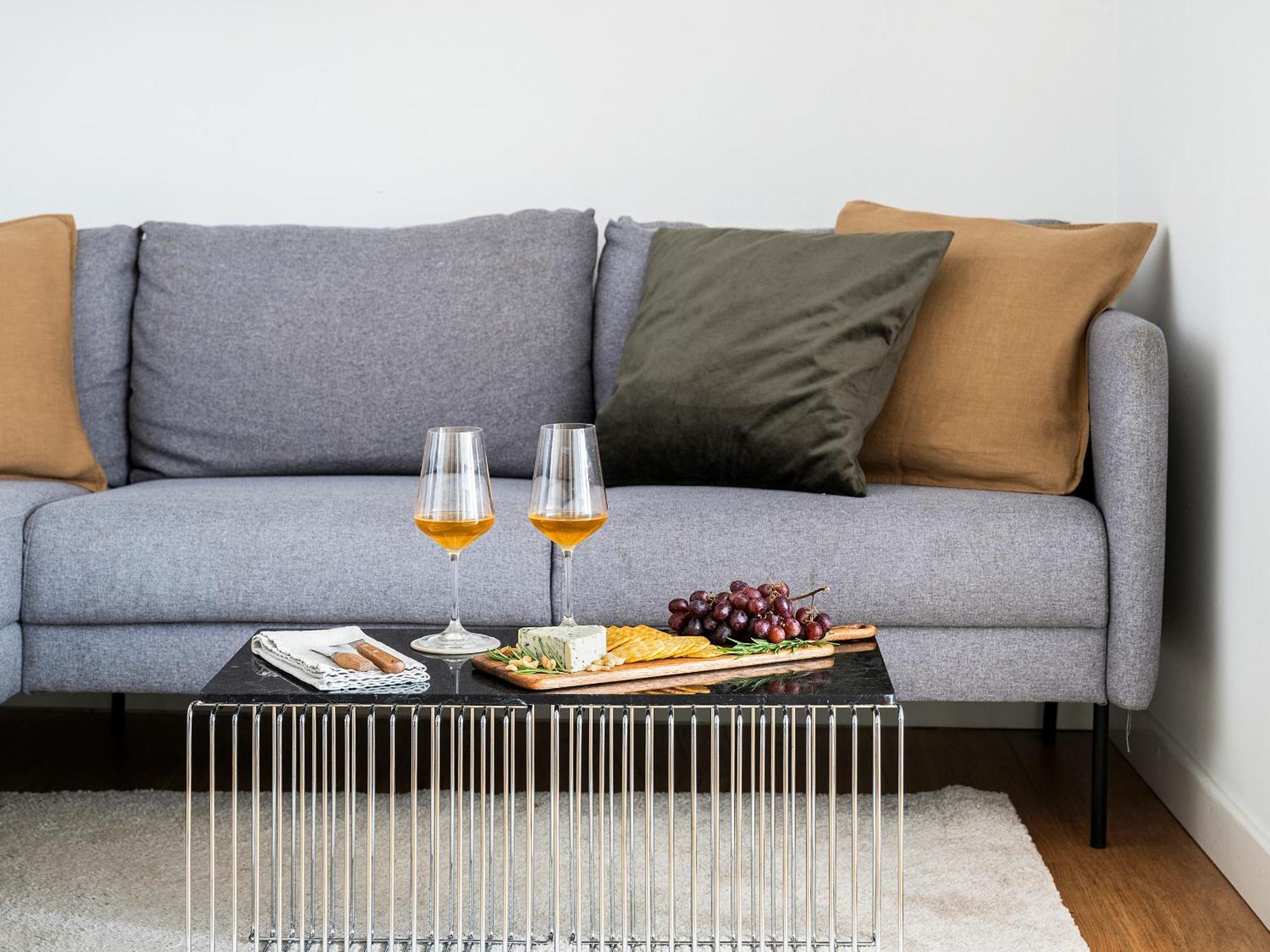 Sanders Leaves - Chic Three-bedroom In Downtown *